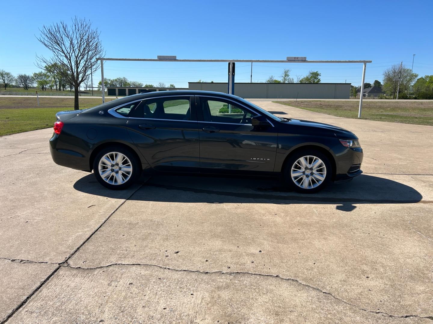 2015 Charcole /GRAY Chevrolet Impala LS (2G11Y5SN6F9) with an 3.6L V6 DOHC 24V CNG engine, 6A transmission, located at 17760 Hwy 62, Morris, OK, 74445, (918) 733-4887, 35.609104, -95.877060 - Photo#3